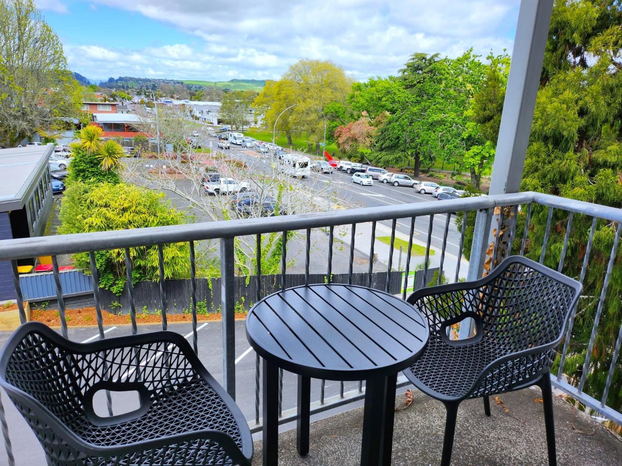 Base Rotorua Hotel Exterior foto